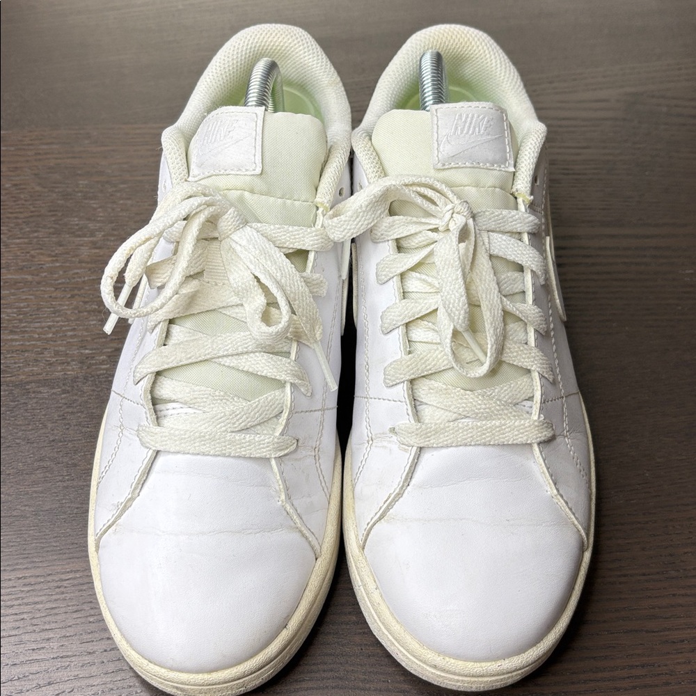 Nike White Low-Top Sneakers 9.5 Classic Tennis Shoes - Picture 2 of 7